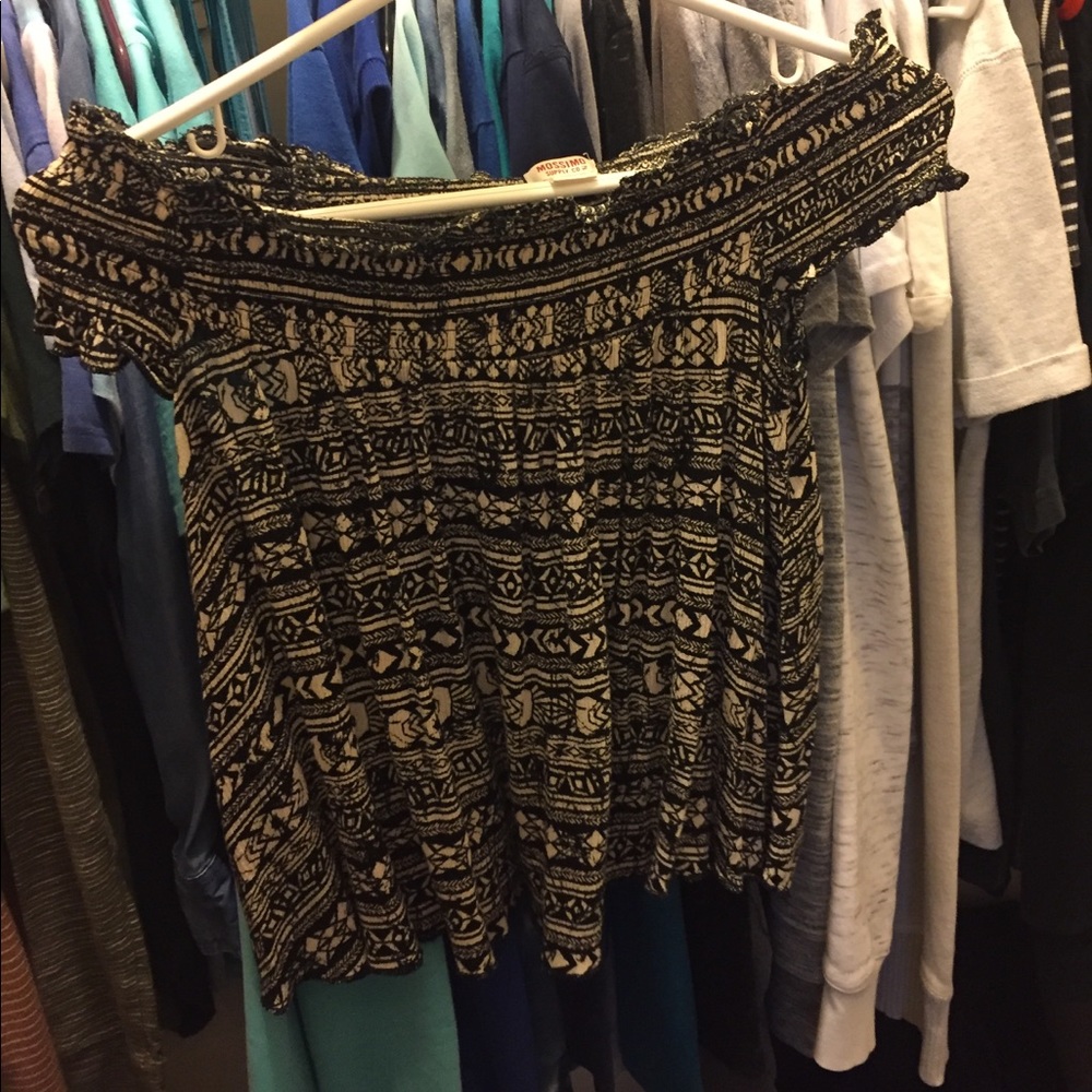 Off the shoulder cute top!